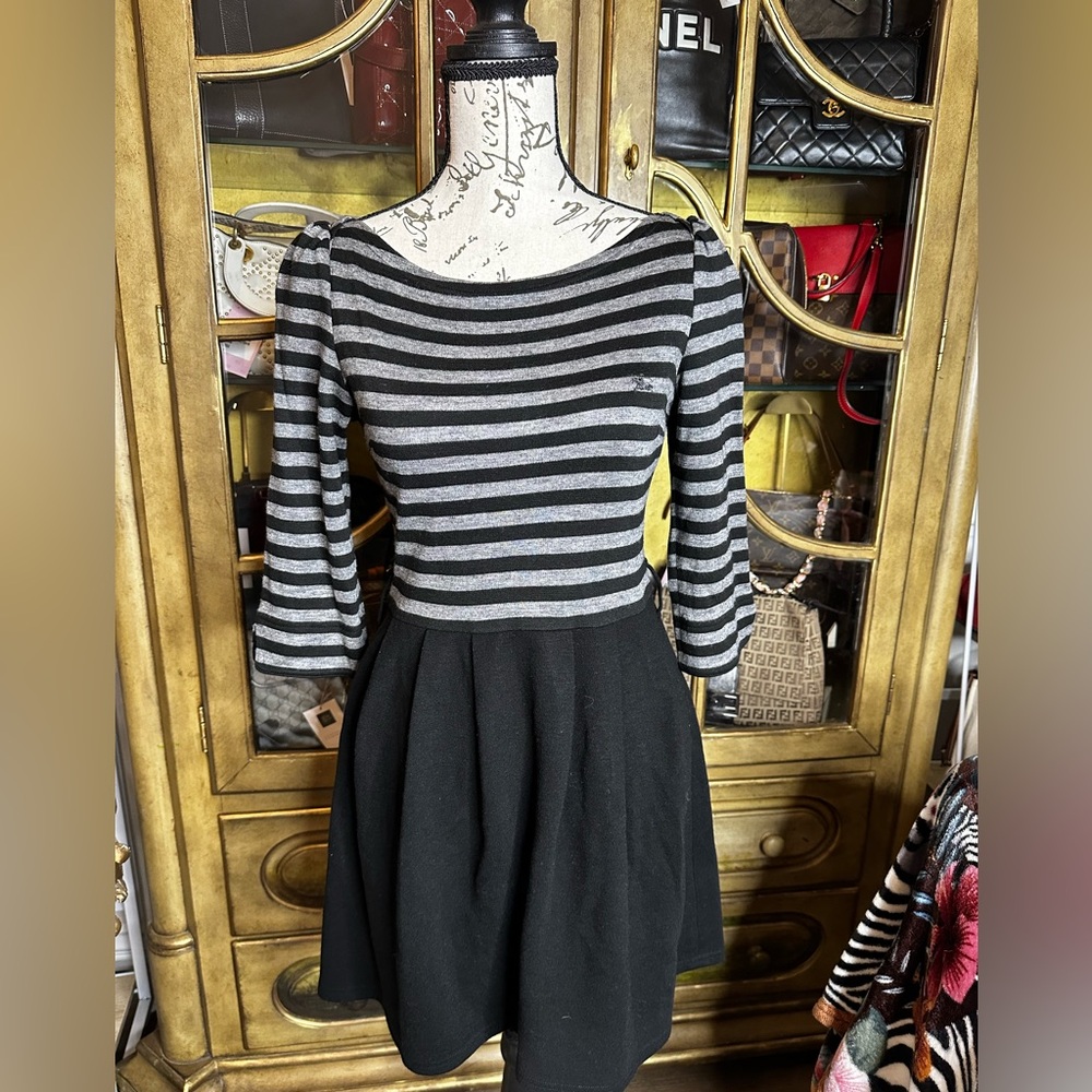 Burberry Black & Gray Striped Knit Dress | Pleated Skirt | Size 38‎